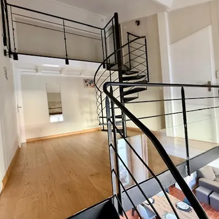 Bright Triplex In The Heart Of La Rochelle (Charente-Maritime)