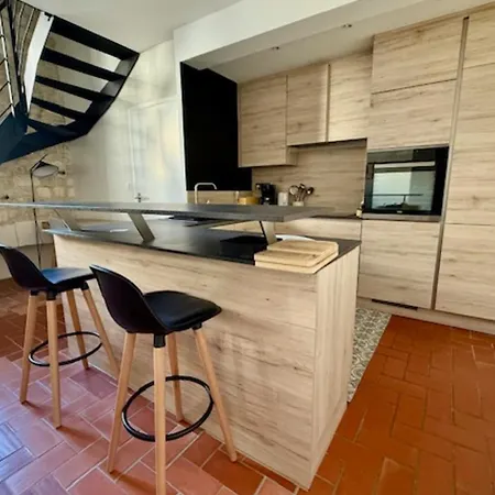 Bright Triplex In The Heart Of * Ла-Рошель