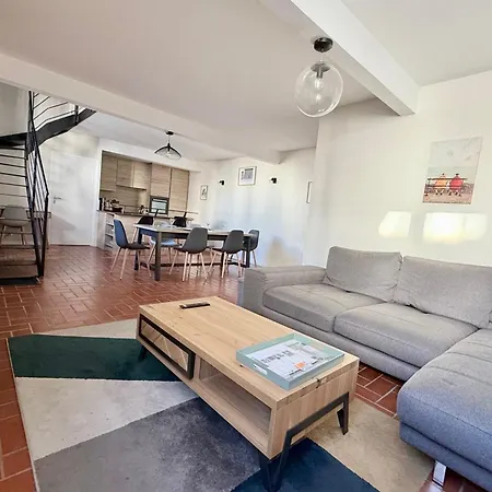 Bright Triplex In The Heart Of La Rochelle (Charente-Maritime)