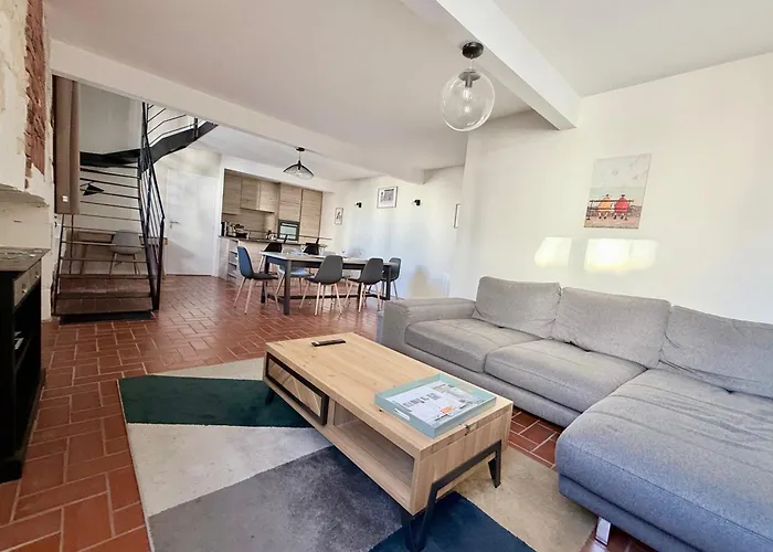 Bright Triplex In The Heart Of La Rochelle (Charente-Maritime)