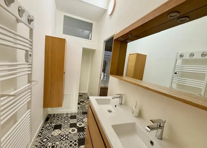 Bright Triplex In The Heart Of * 라로셸